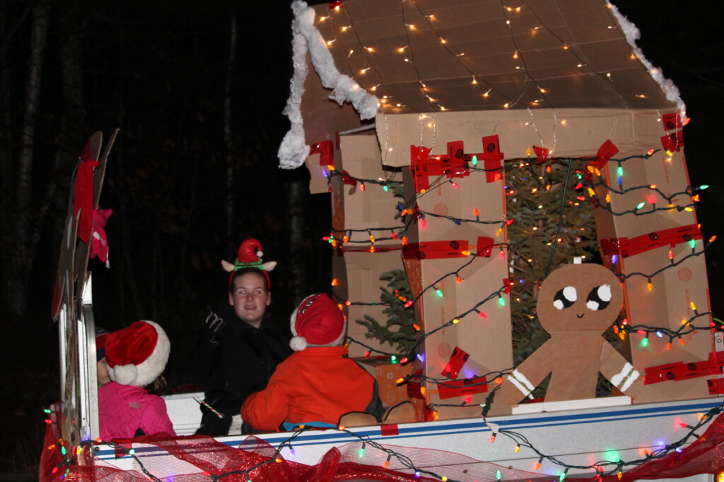 Oaken Hills food drive fills Santa's sleigh - The Laker